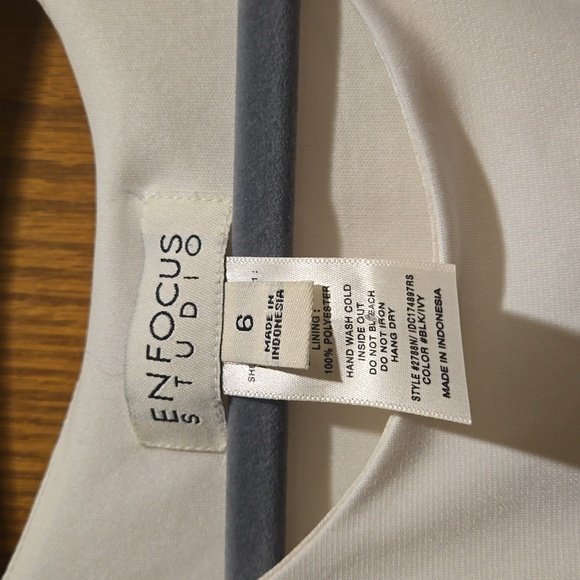 En Focus Studio Dress - Picture 4 of 4